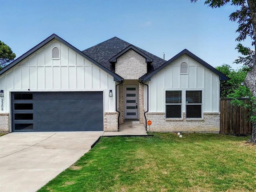 3208  31st Street , Fort Worth Texas 76106