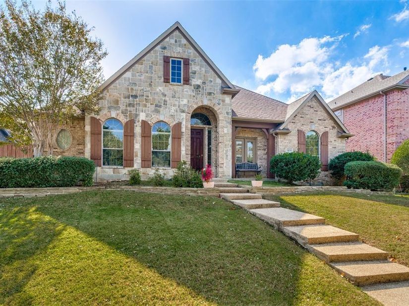 2328  Sir Belin Drive , Lewisville Texas 75056