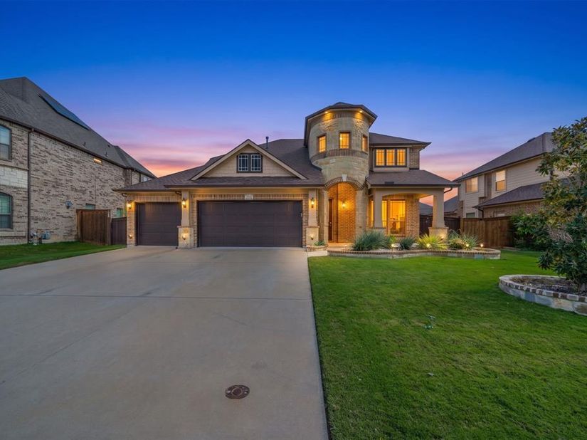 7252  Portillo  , Grand Prairie Texas 75054