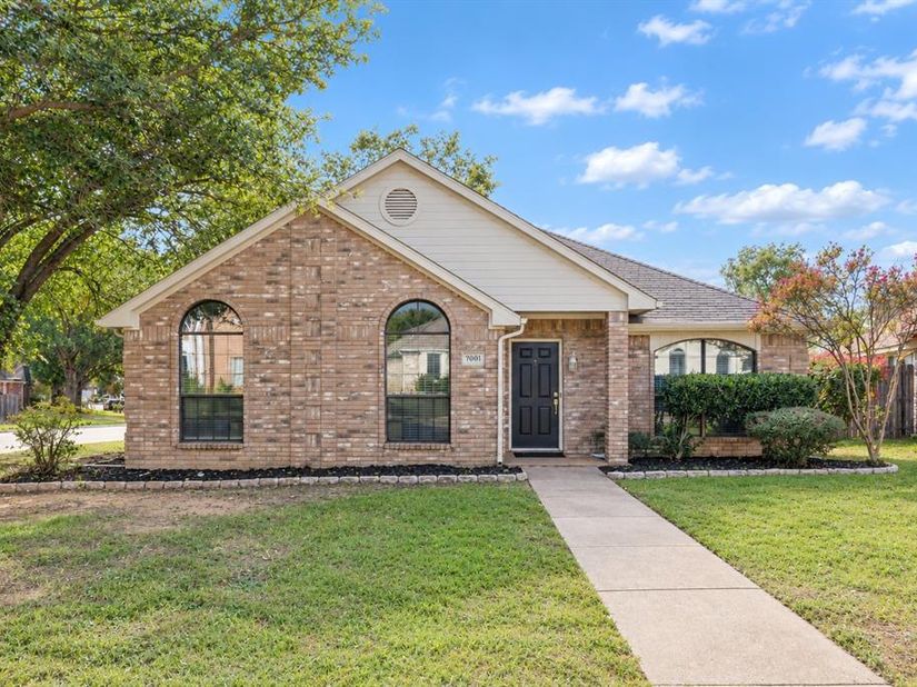 7001  Bentley Avenue , Fort Worth Texas 76137