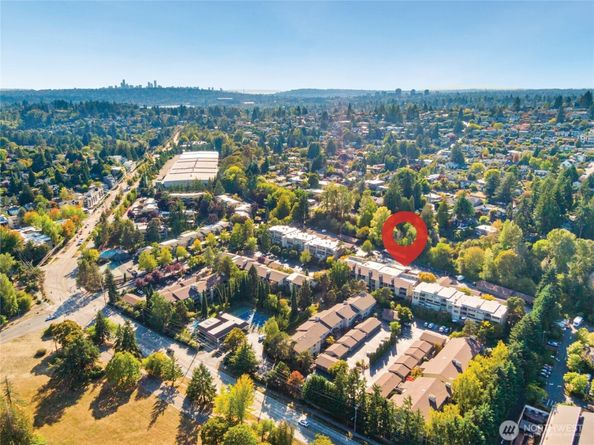 6652 Parkpoint Way NE D311, Seattle WA 98115