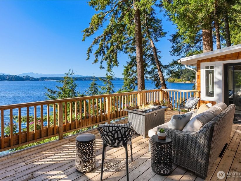 8405 Hansen Road NE, Bainbridge Island WA 98110
