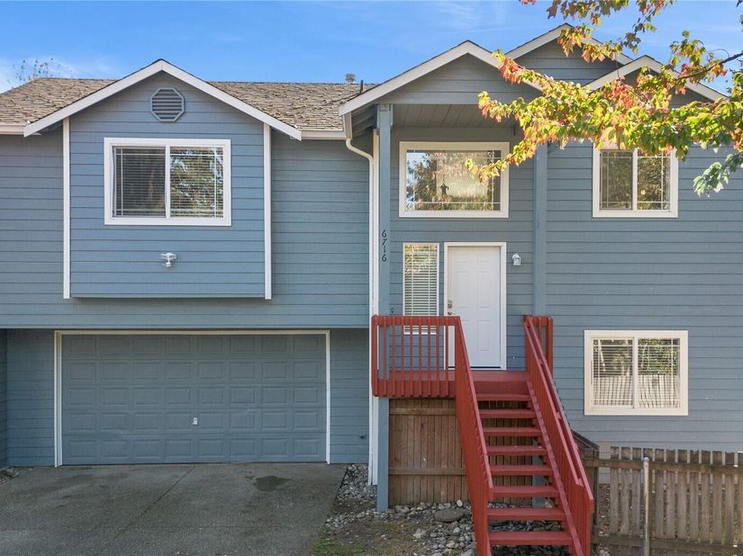 6716 Lower Ridge Road, Everett WA 98203