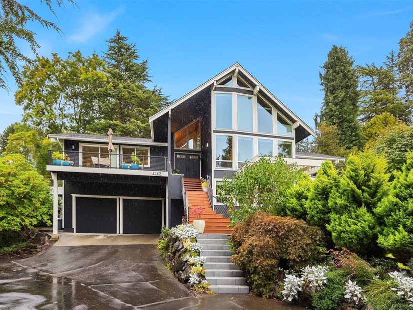 1542 10th Place N, Edmonds WA 98020