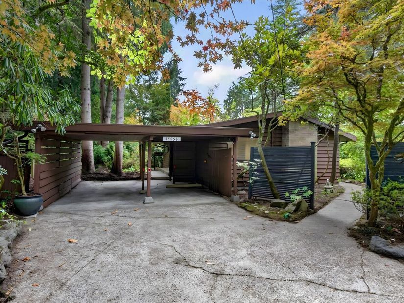 18456 40th Place NE, Lake Forest Park WA 98155