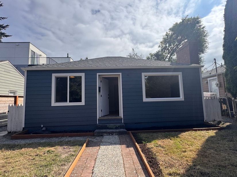 9230 21st Avenue SW D, Seattle WA 98106