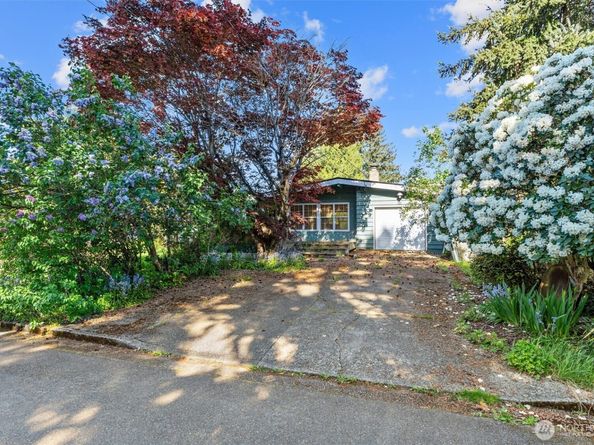 418 111th Avenue SE, Bellevue WA 98004