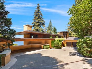 415 Shoreland Drive SE