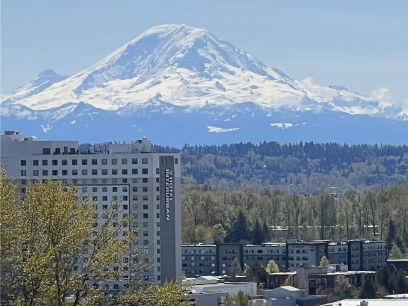 15330 Sunwood Boulevard E304, Tukwila WA 98188