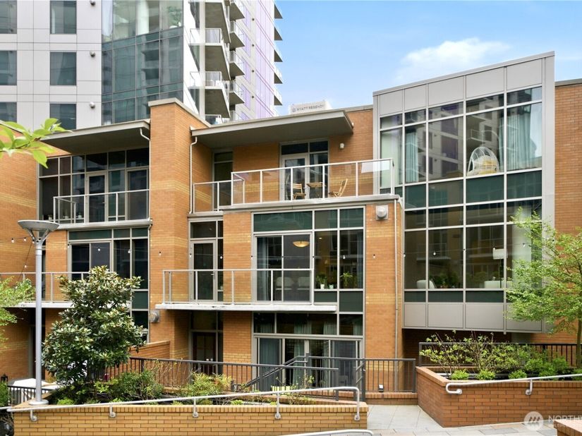 10620 NE 9th Place TH6, Bellevue WA 98004