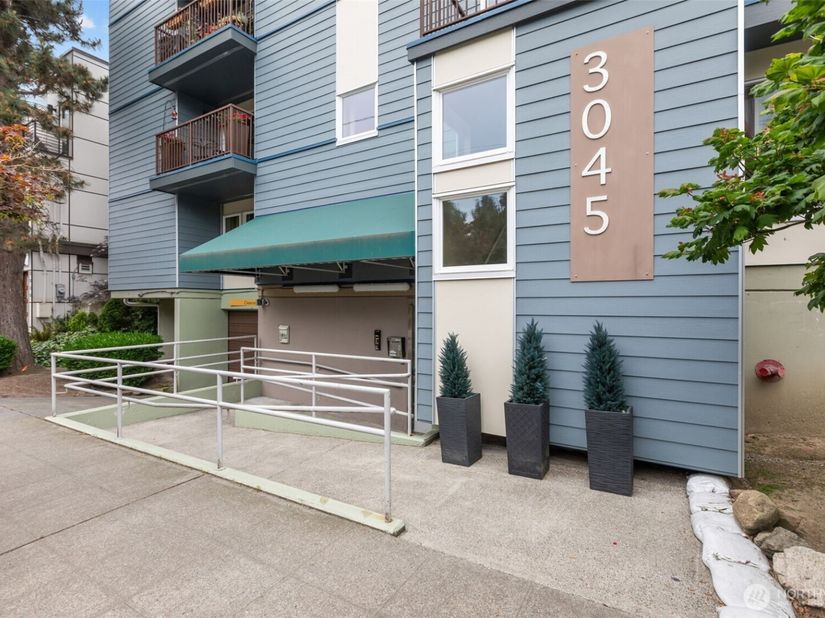3045 20th Avenue W 209, Seattle WA 98199