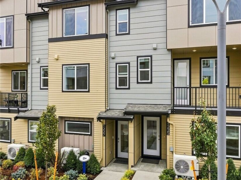 1221 Tacoma Court NE 21, Renton WA 98056