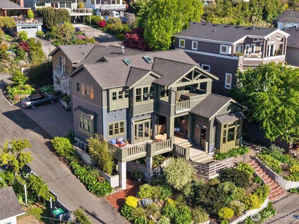3310 59th Avenue SW A & B, Seattle WA 98116