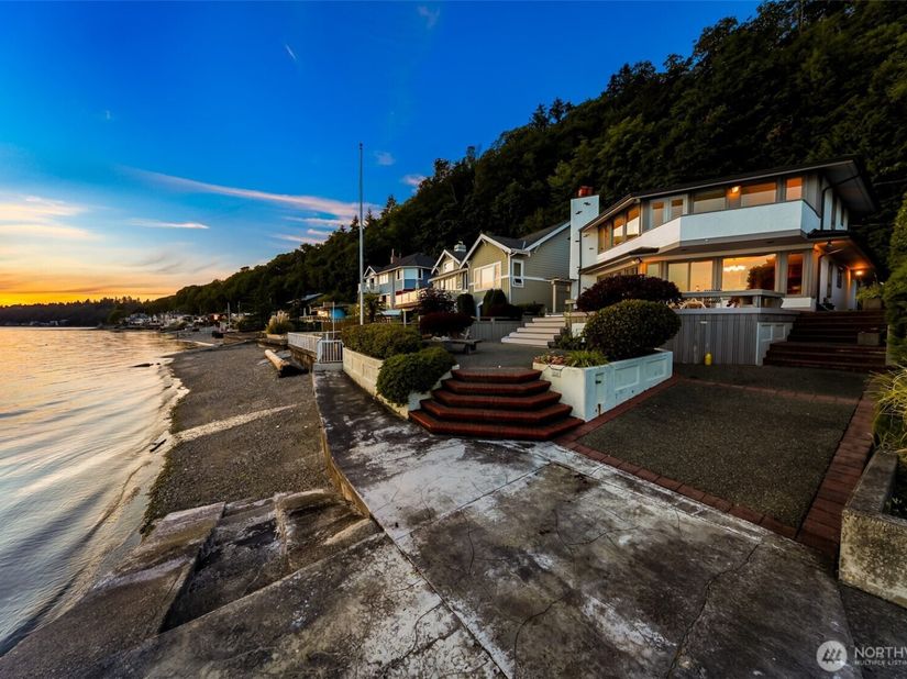 13029 Standring Lane SW, Burien WA 98146