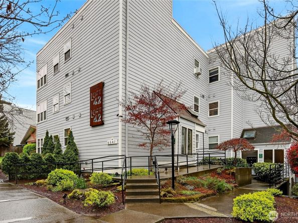 6547 42nd Avenue SW 303, Seattle WA 98136