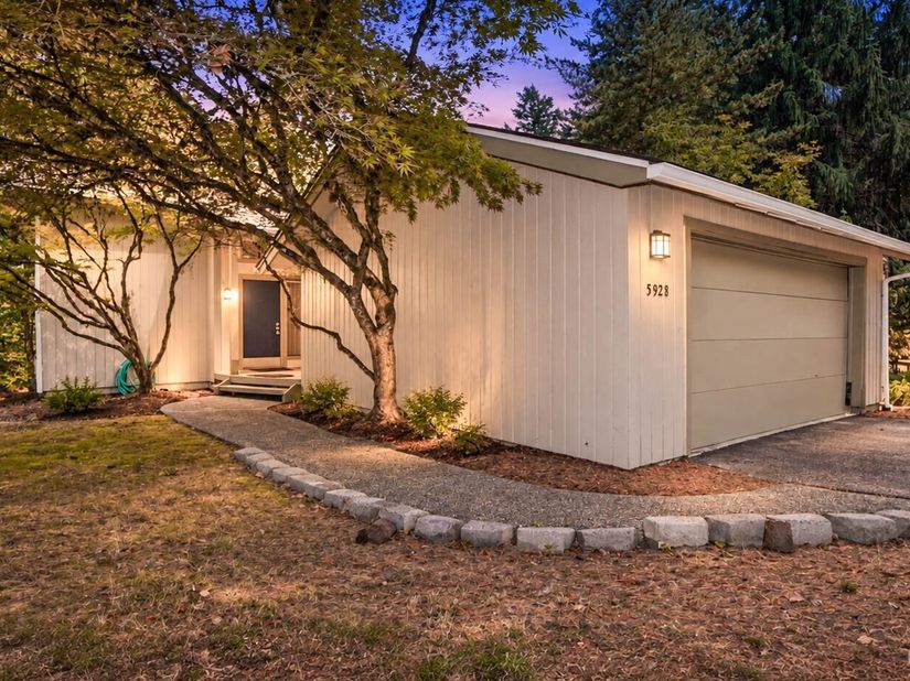 5928 160th Court NE, Redmond WA 98052