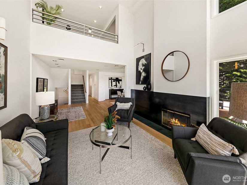 2400 Aurora Avenue N 210, Seattle WA 98109