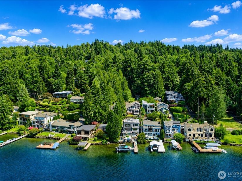 13142 Holmes Point Drive NE, Kirkland WA 98034
