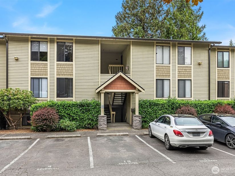 11801 100th Avenue NE A103, Kirkland WA 98034