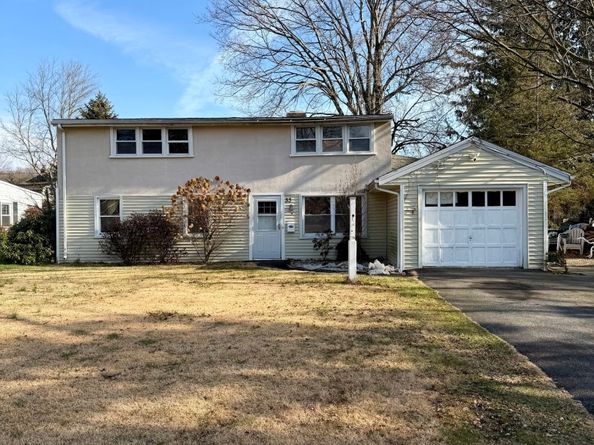 33 Assisi Way, Norwalk CT 06851