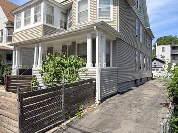 464-466 Hollister Avenue