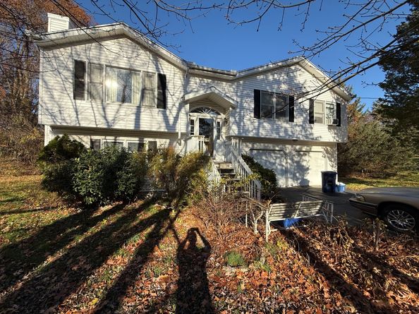 18 Ridgebury Drive, Trumbull CT 06611