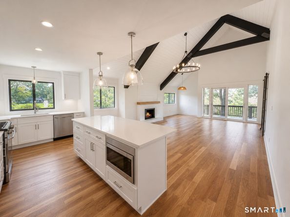 585 Pequot Lane B, Stratford CT 06614