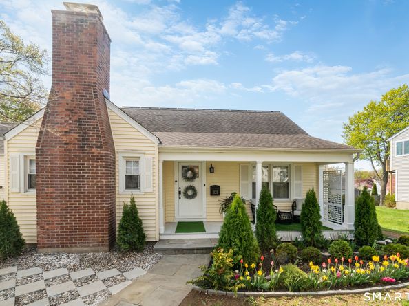 121 Ravencrest Drive, Stratford CT 06614