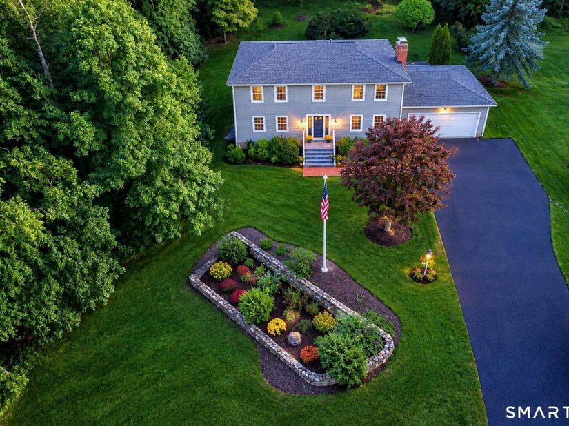 Undisclosed Address #24204863, Trumbull CT 06611