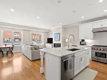 201 W 8th St