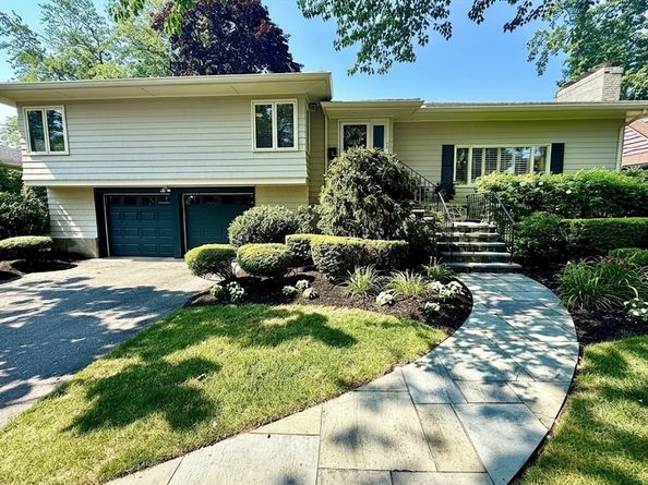 33 Glendale Road, Marblehead MA 01945