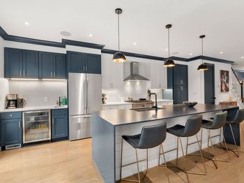 5 Caspian Way