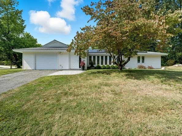 19 Nob Hill Dr., Framingham MA 01701