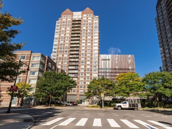 8 Museum Way 1103, Cambridge MA 02141