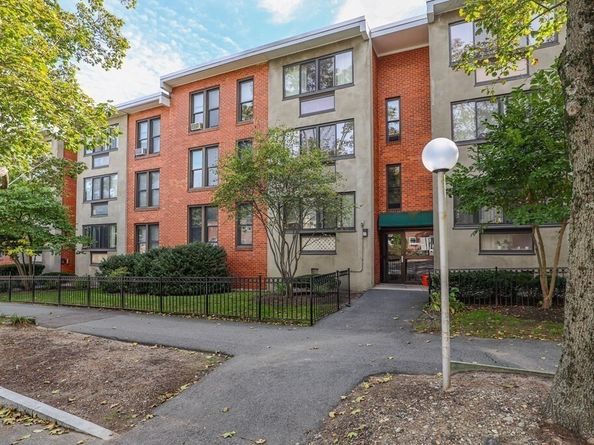 38 Juniper 108, Brookline MA 02445
