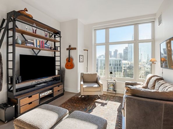 100 Lovejoy Wharf PH3C, Boston MA 02114