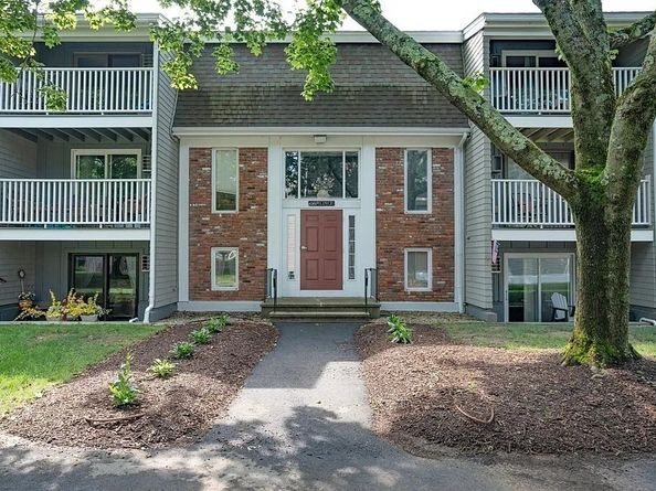 220 Bedford St 32, Bridgewater MA 02324