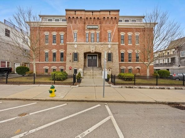 76 Court St 7, Plymouth MA 02360