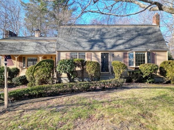 21 Strawberry Ln, Whitman MA 02382