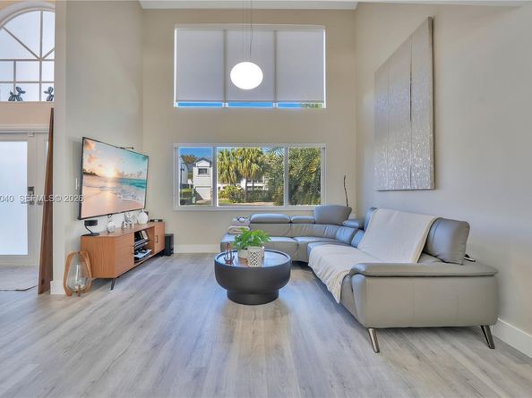 230 NE 212th St, Miami FL 33179