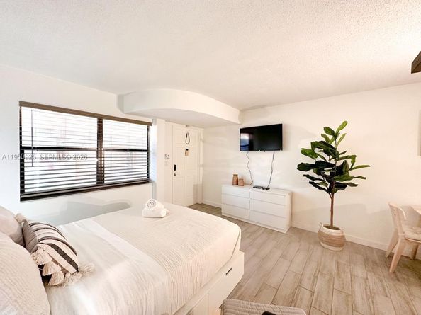 664 SE 20th Ave 6, Deerfield Beach FL 33441