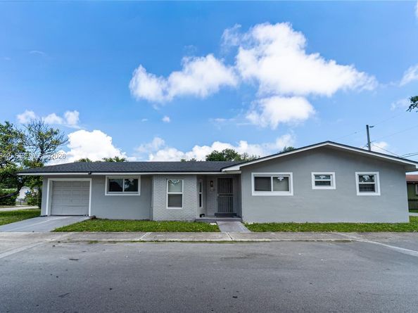 2260 Charleston St, Hollywood FL 33020