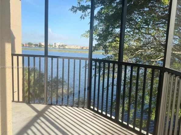 605 Ives Dairy Rd 3067, Miami FL 33179