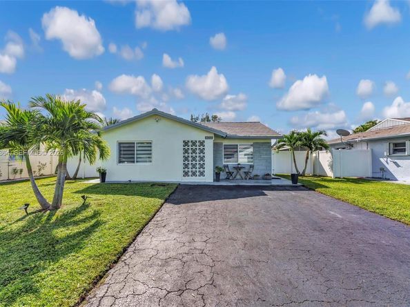 9212 NW 81st Pl, Tamarac FL 33321