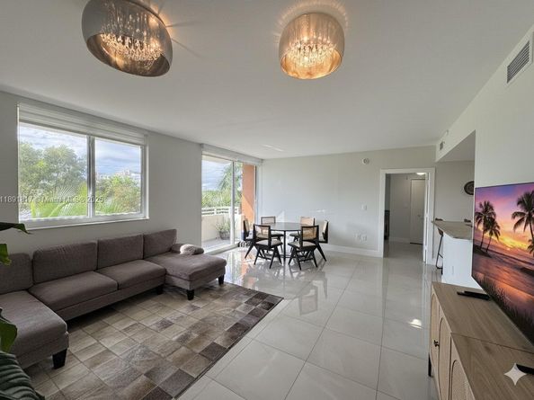 2775 NE 187th St 318, Aventura FL 33180