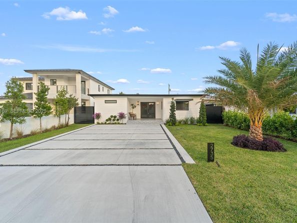 2735 SW 65th Ave, Miami FL 33155