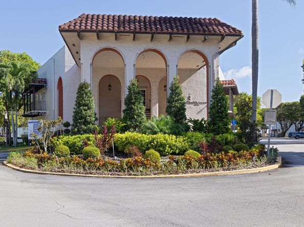 10816 N Kendall Dr R16, Miami FL 33176