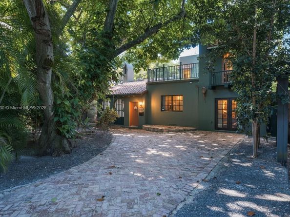 3650 N Bay Homes Dr, Miami FL 33133