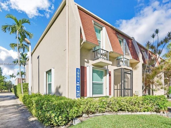 1951 Atlantic Shores Blvd 8, Hallandale Beach FL 33009