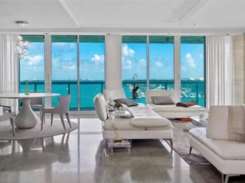 10 Venetian Way